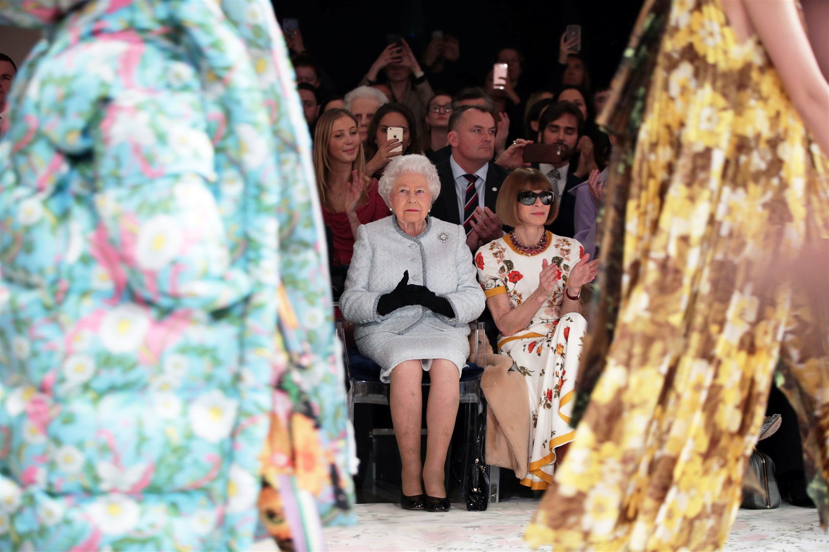 The Queen sits next to Dame Anna Wintour at London Fashion Week in 2018 (Yui Mok/PA)