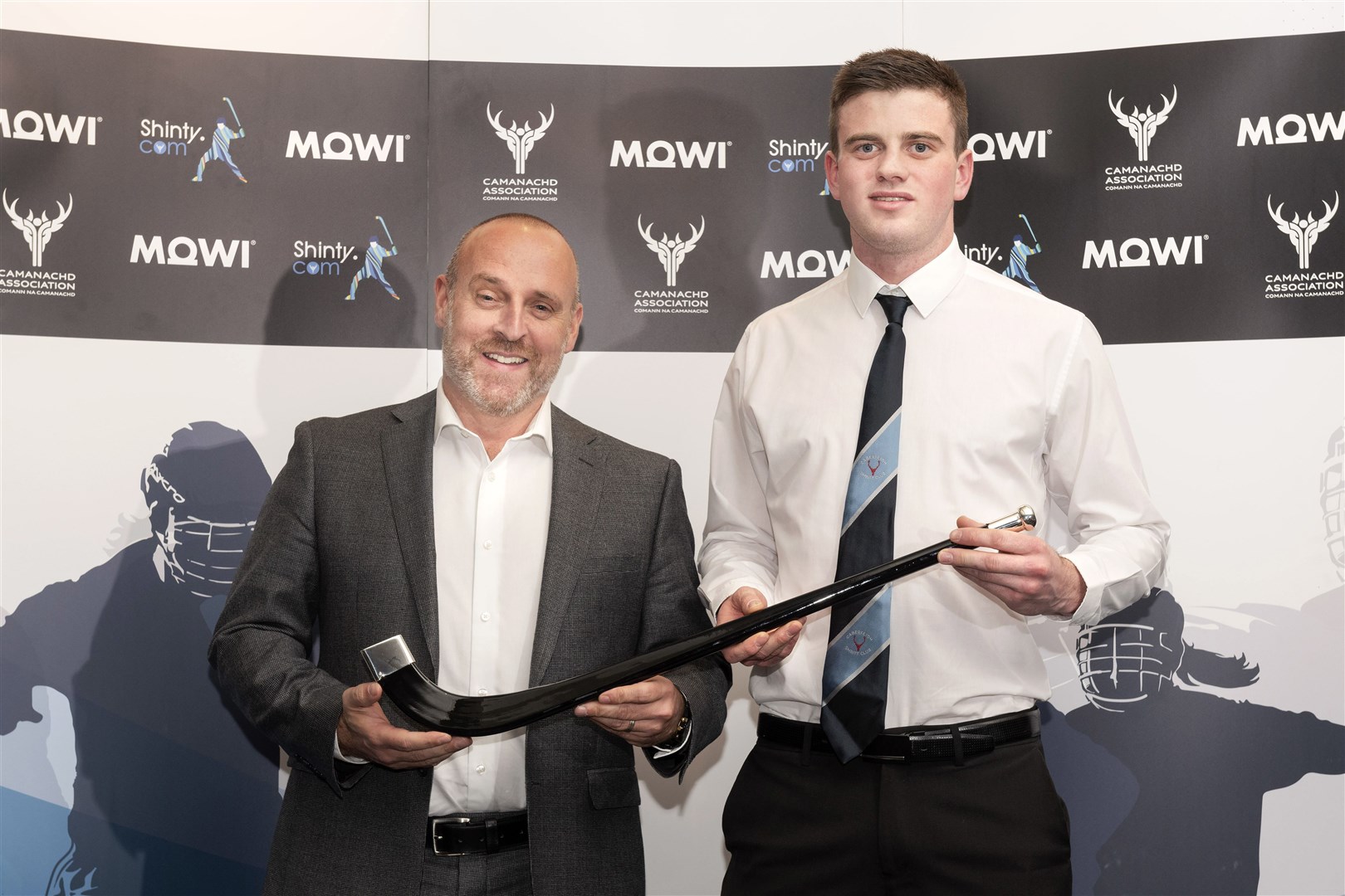 Mowi’s Ian Roberts presents the Player of the Year award to Caberfeidh’s Craig Morrison. Mowi Shinty Awards Luncheon and Conference at The Kingsmills Hotel, Inverness.