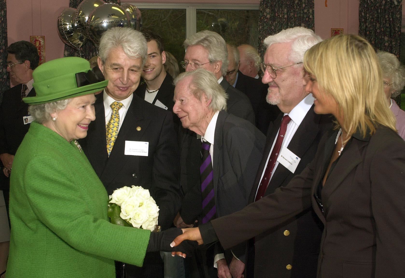 Bernard Cribbins meets the Queen (John Stilwell/PA)