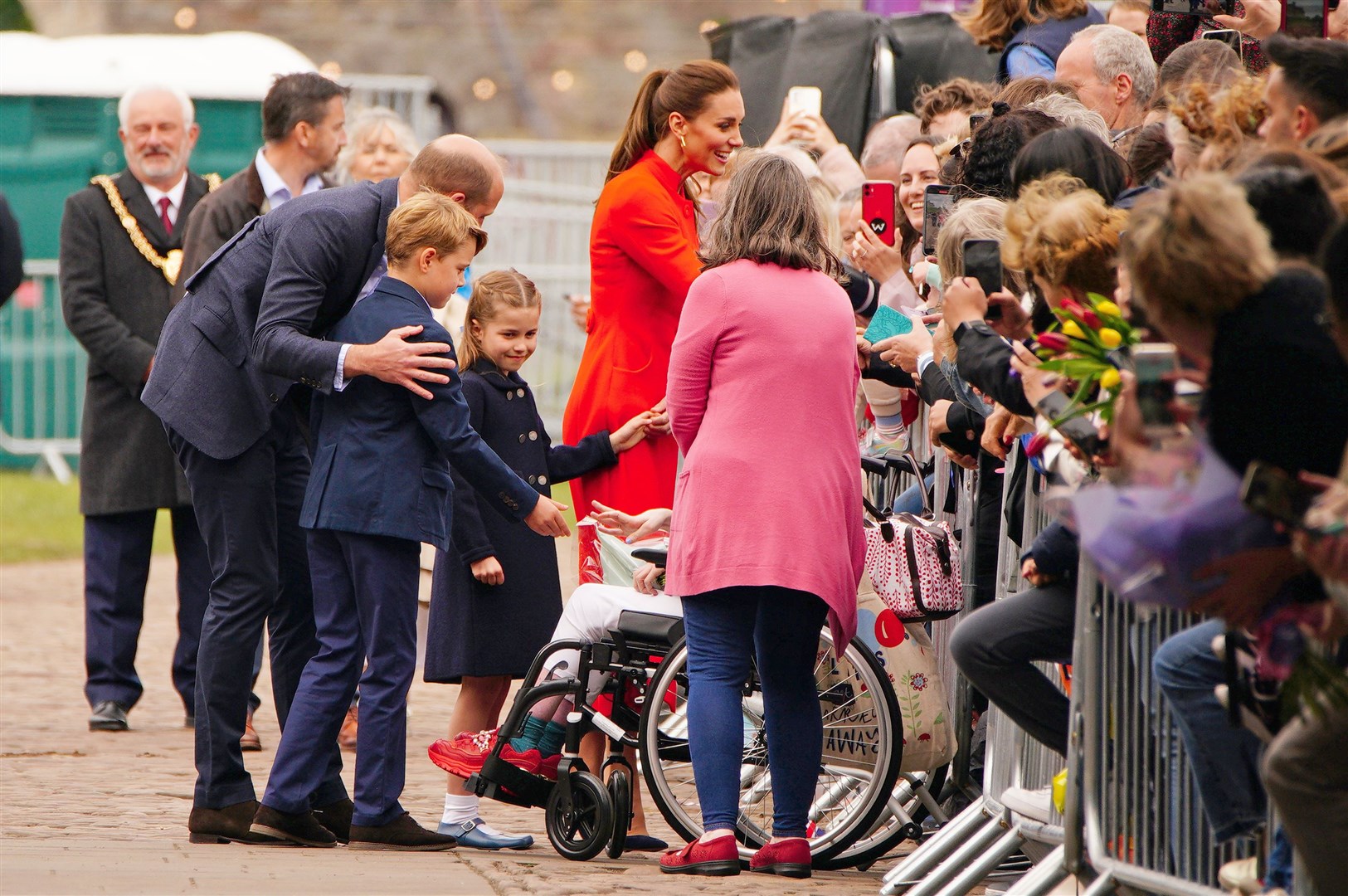 William with his arm around George as they met wellwishers (Ben Birchall/PA)