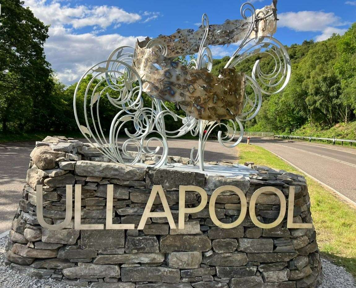 The new Welcome Ullapool sign designed by Jason Patterson