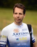 Champion cyclist gives link support