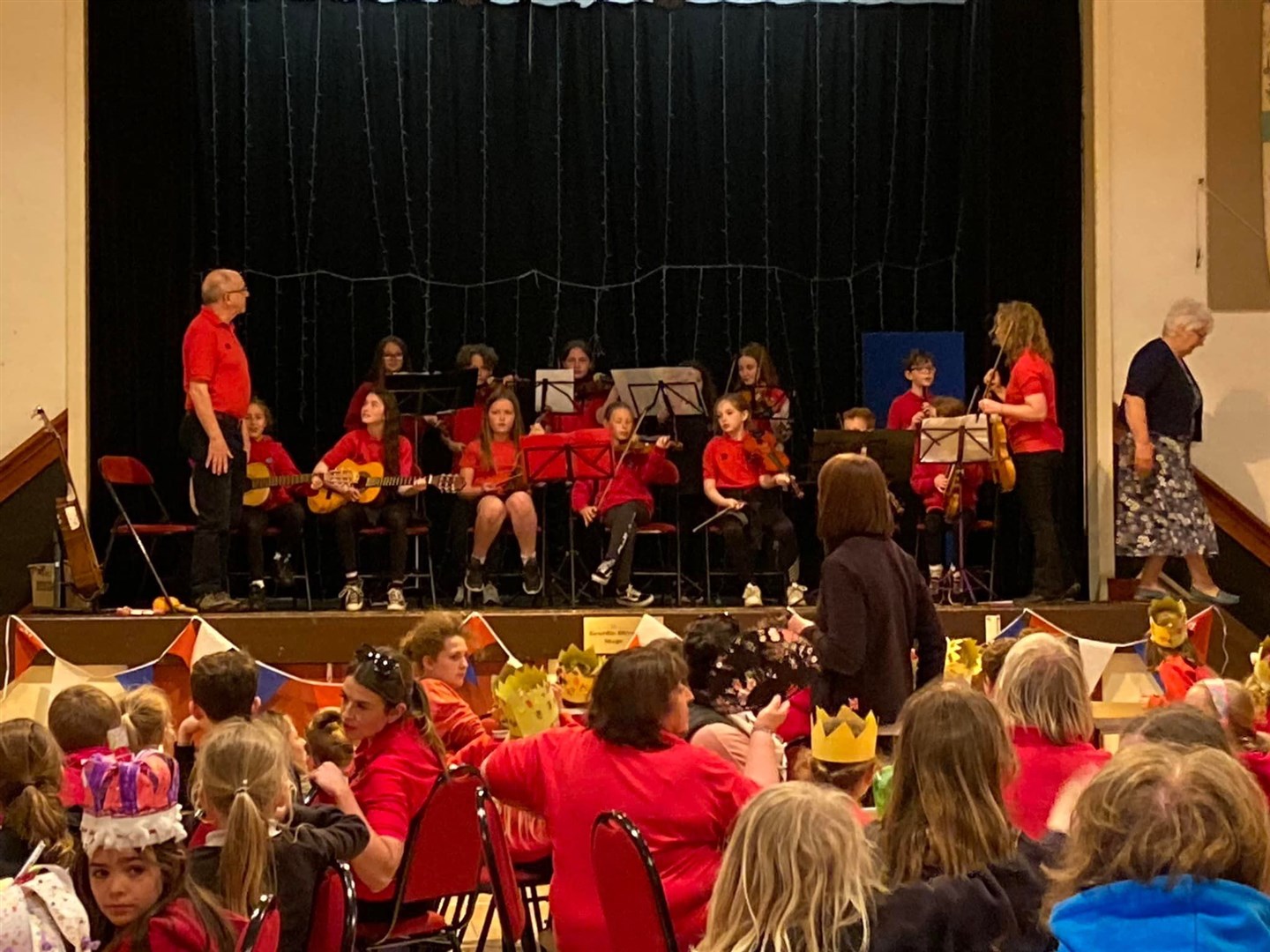 Children took part in a concert at the hall.