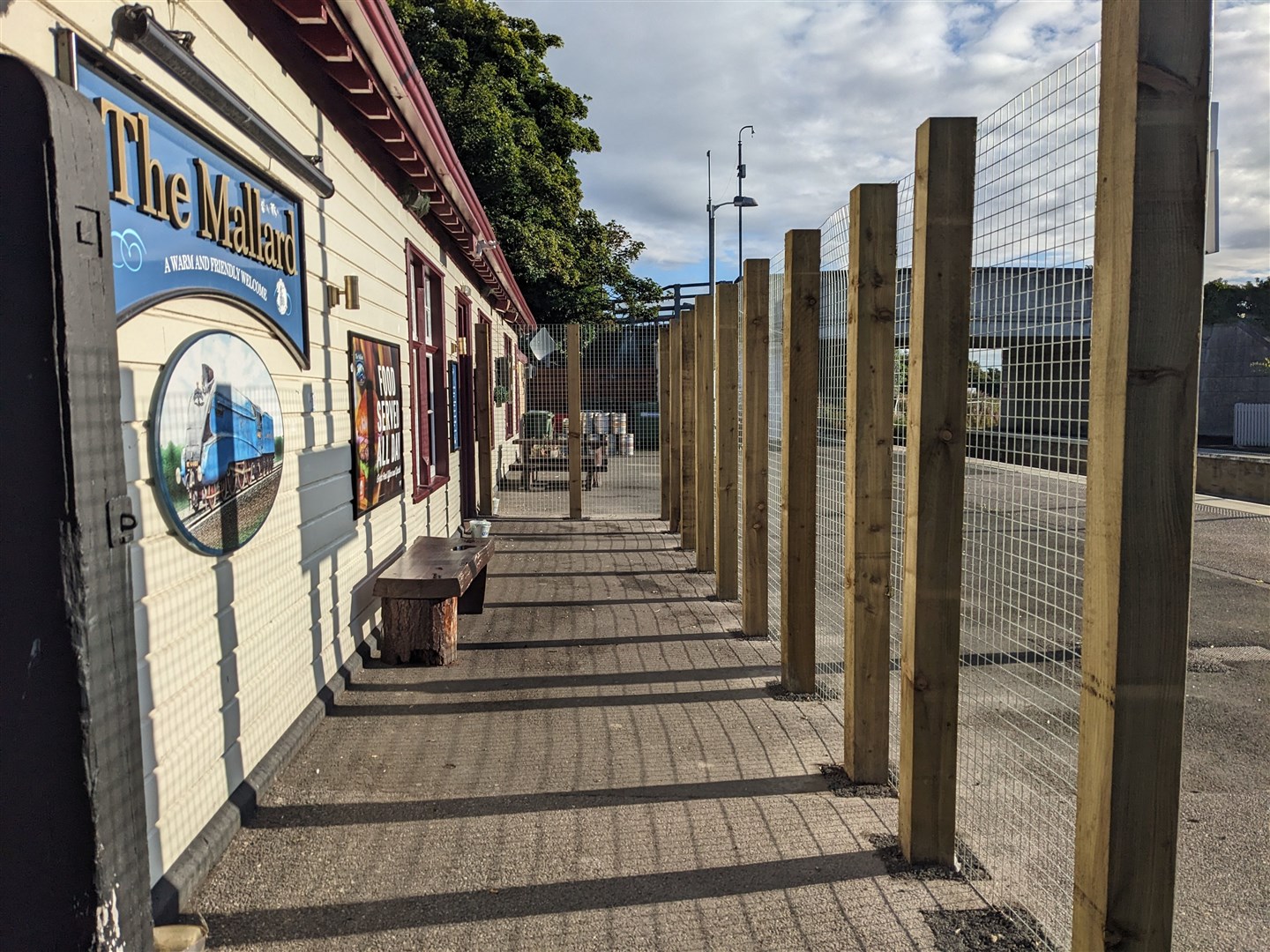A fence has been erected around the rear entrance to the Mallard Pub in Dingwall.