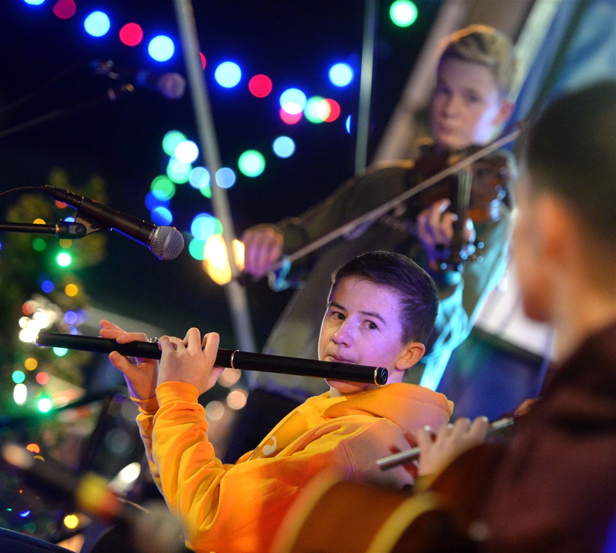 Fèis Rois musicians entertain the public in Dingwall.