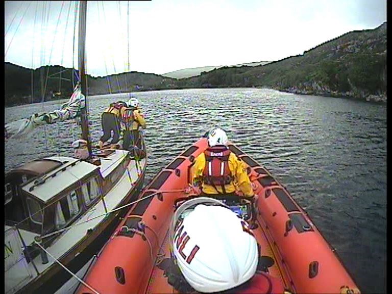 Kyle lifeboat alongside the yacht. Picture: Kyle RNLI