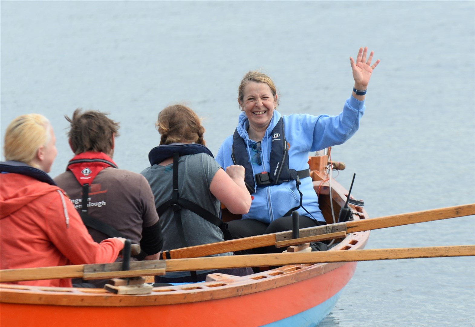 Roeivereniging Strathpeffer & District Community Rowing en Sutor Skiffies gaan de 24-uurs Cromarty Firth Challenge aan met een focus op het wereldevenement in Nederland