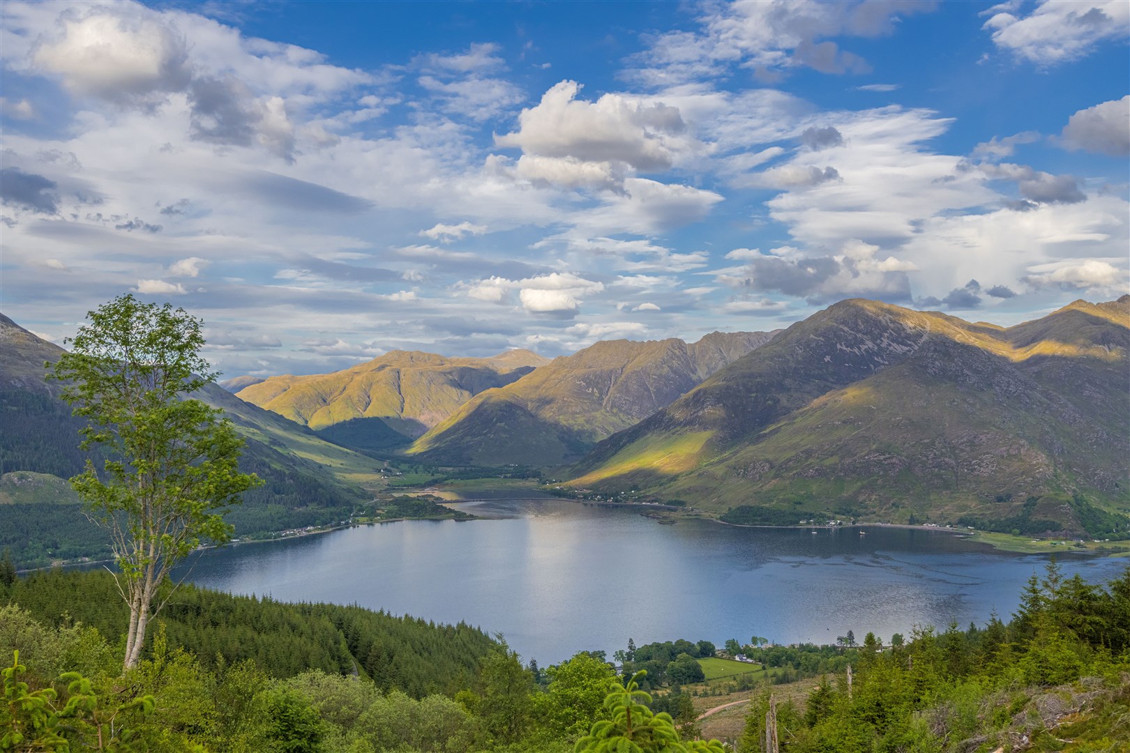 Kintail is an area of mountains in the Wester Ross Biosphere. Exceptional and remote mountain scenery with lochs, glens and the magnificent ridge of the Five Sisters. Credit: VisitScotland / Airborne Lens.