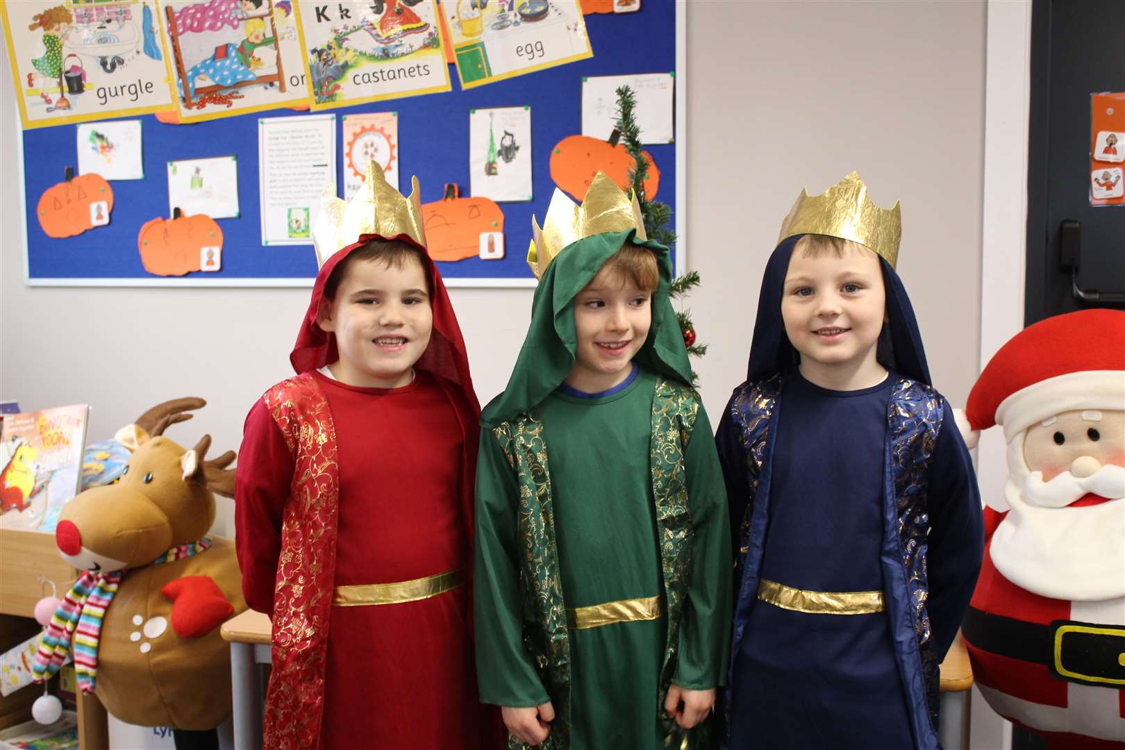 Primary 1 and 2 at Park Primary performed the Nativity of ‘Whoops-a-Daisy Angel’ last Wednesday which was recorded and shared with parents.
