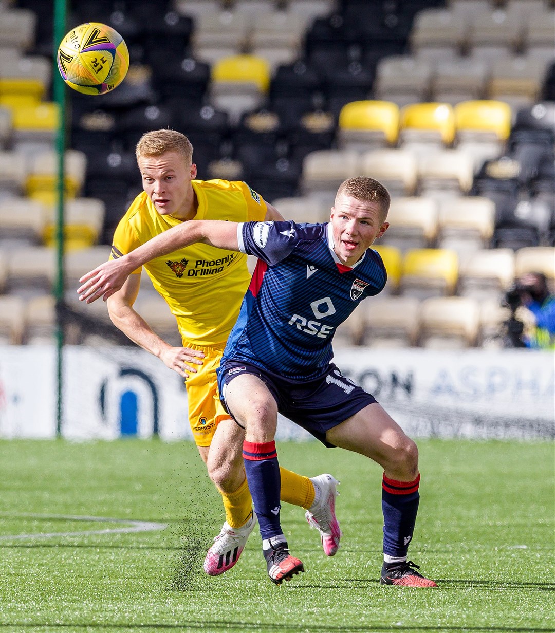 Picture - Ken Macpherson, Inverness. Livingston(1) v Ross County(0). 29.08.20. Ross County's Stephen Kelly fights for the ball with Livingston's Scott Tiffoney.