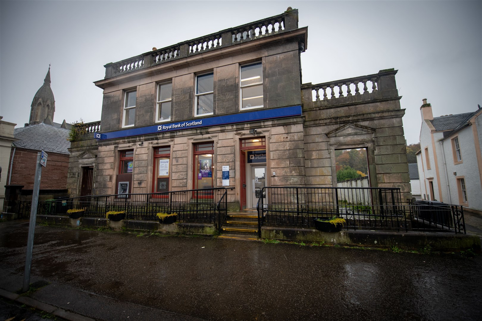 The Royal Bank of Scotland in Dingwall is now closed.