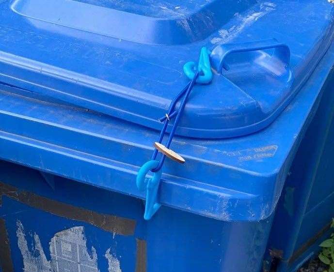 How the bin clip works.