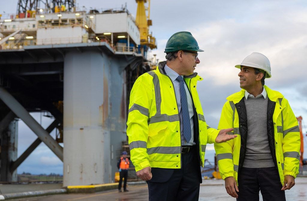 Prime Minister Rishi Sunak with Bob Buskie, the CEO of the Port of Cromarty Firth.