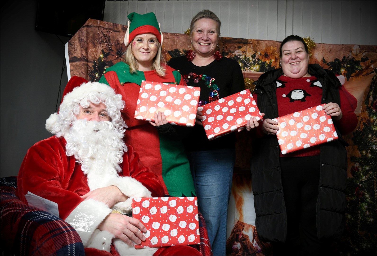 Santa Claus, Katie Campbell, Mandie Nutt and Kelly Paterson. Picture: James Mackenzie.