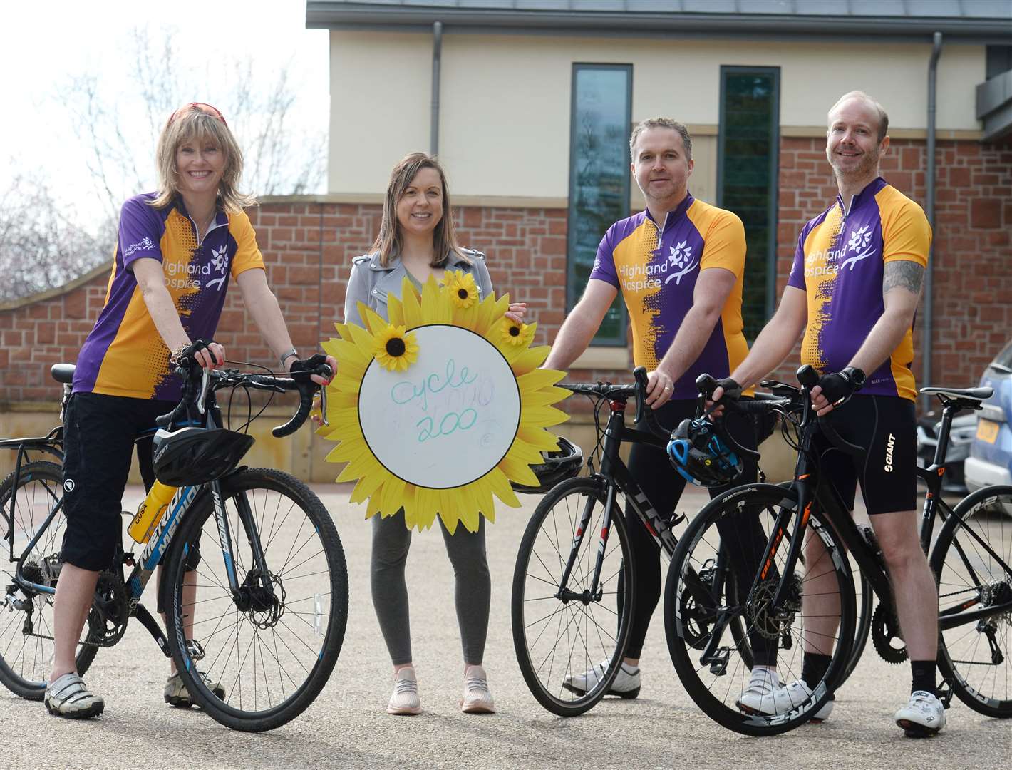 Hospice Cycle 200 challenge. Carrie MacDonald of the Hospice with willing volunteers Nicky Marr, Steve Barron and Paul Robinson. Picture Gary Anthony.