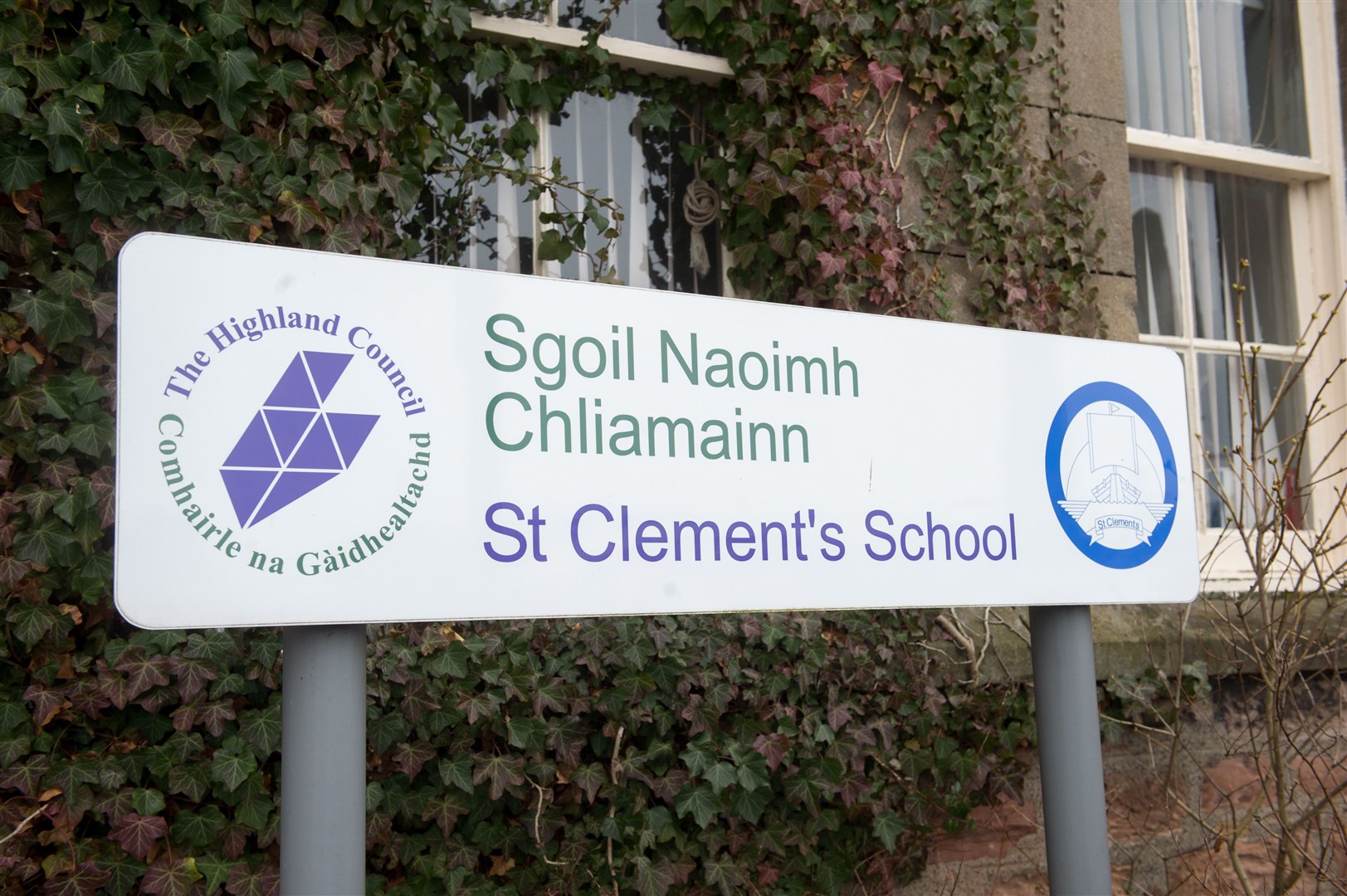 Staff at St Clement's School in Dingwall have been praised for doing an amazing job in a building described as 'unfit for purpose'.