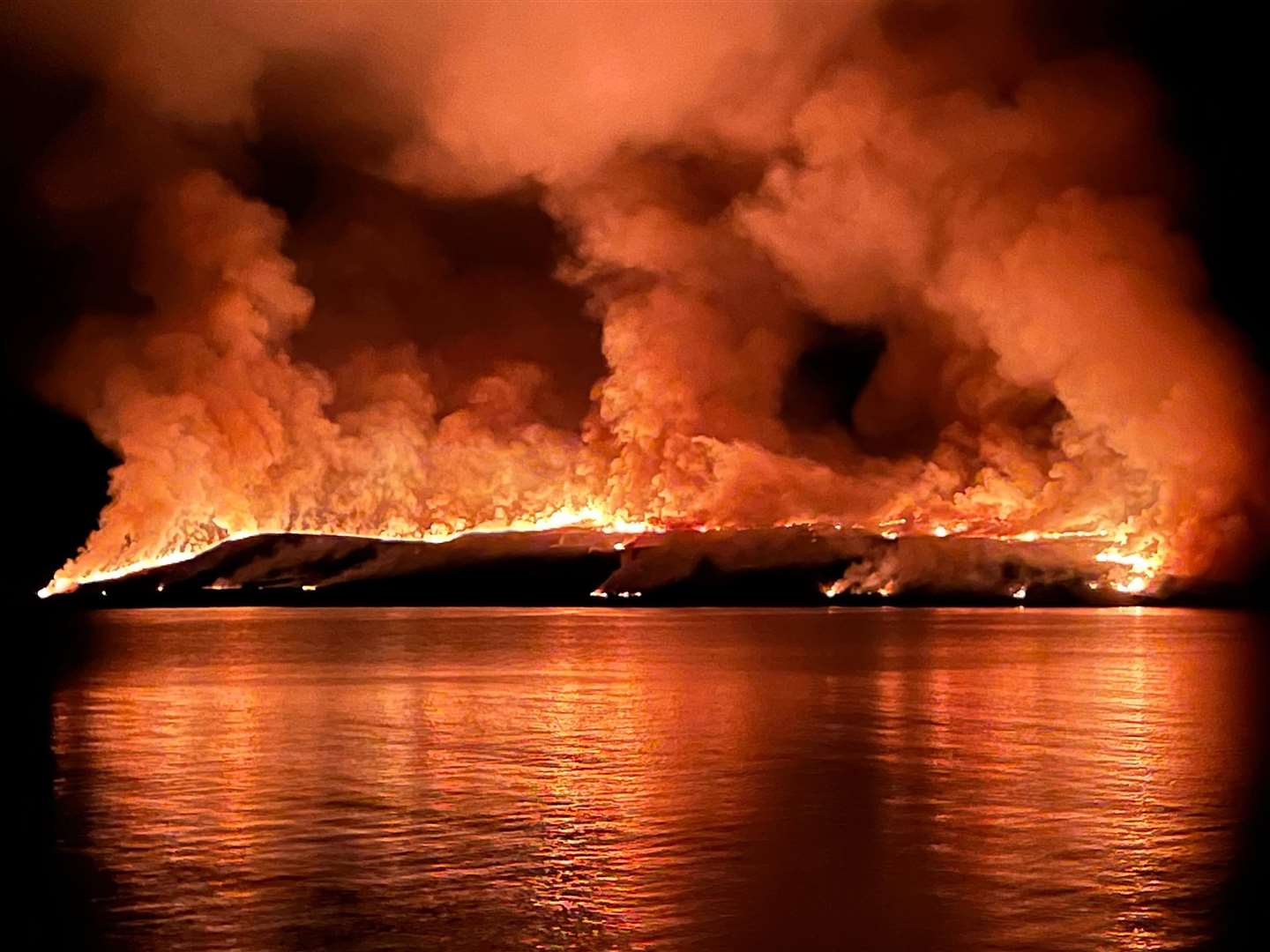 Focul de pe Insula Gruinard a uimit martorii oculari.  Imagini: Nessie Gearing