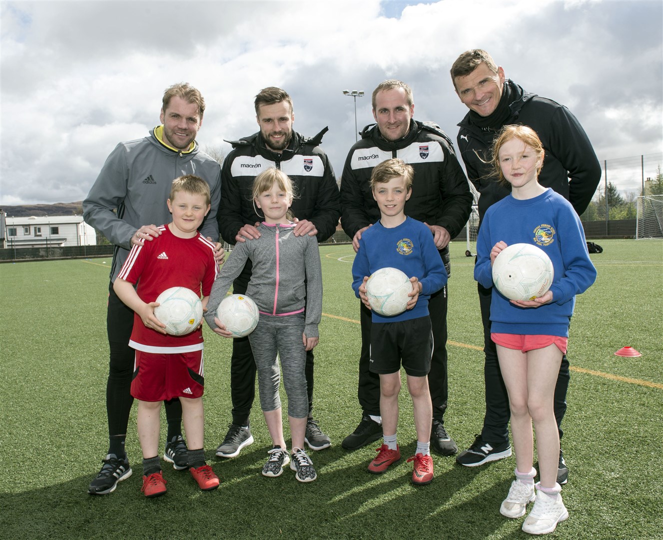 Gordon Duff (middle left) with Portree Primary kids and Dundee United manager Robbie Neilson, community coach Ryan Farquhar and United assistant Lee McCulloch.