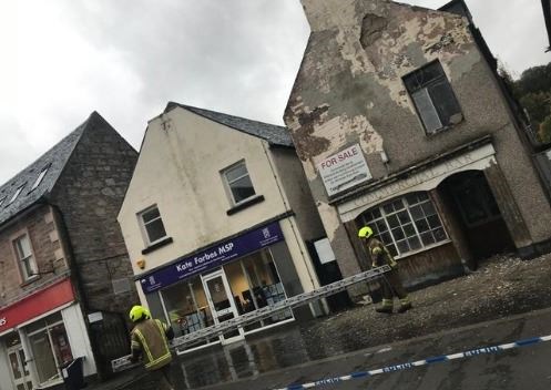 Highland Council said this afternoon that Dingwalll High Street is closed because of fallen masonry.