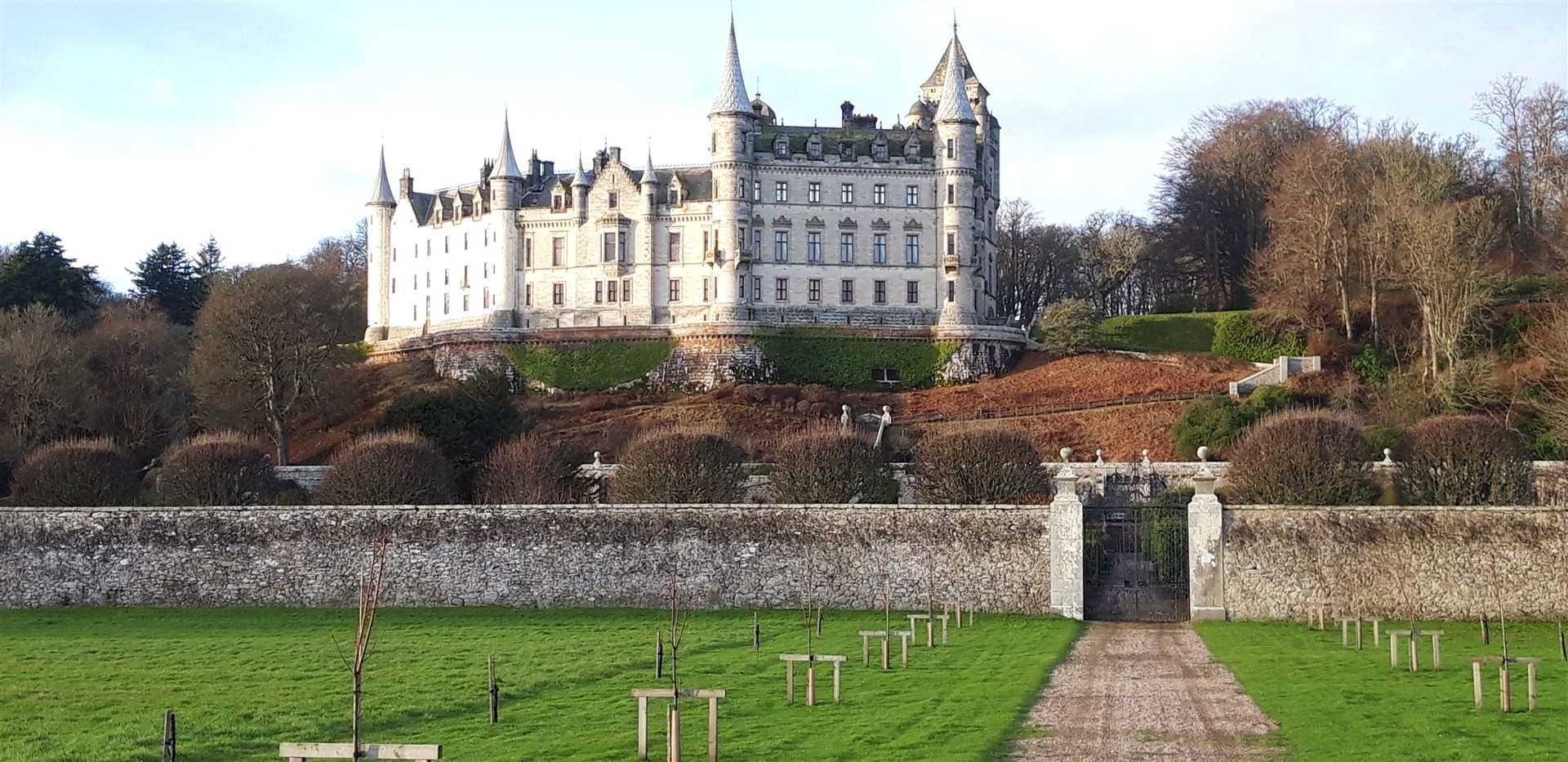The gardens at Dunrobin Castle are the venue for a summer Platinum Jubilee party planned by East Sutherland Rotary.