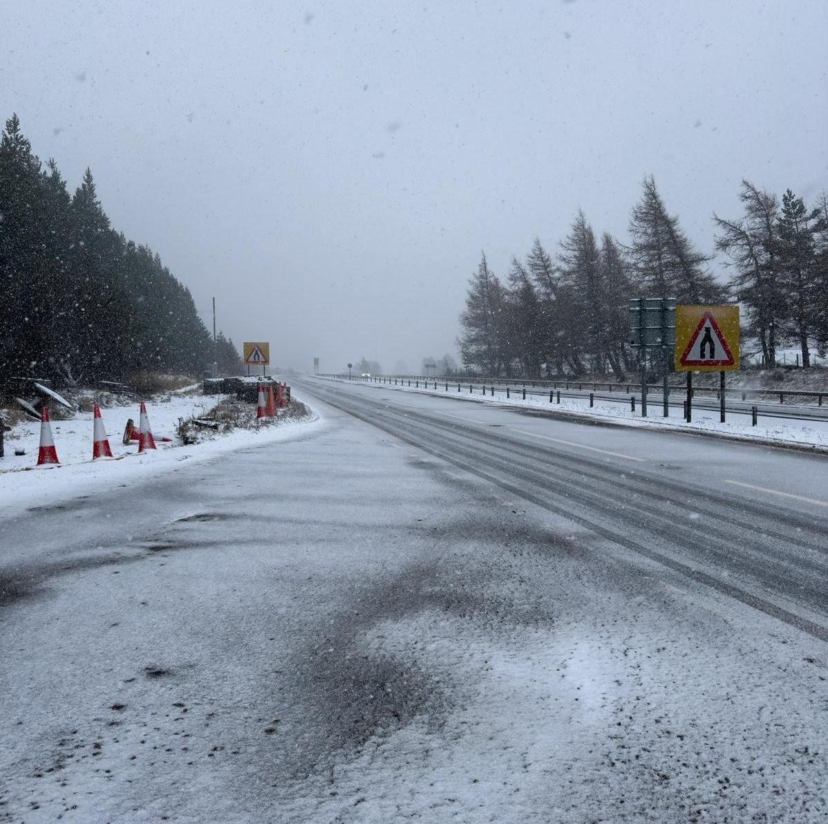 The A9 near Tomatin is experiencing challenging conditions.