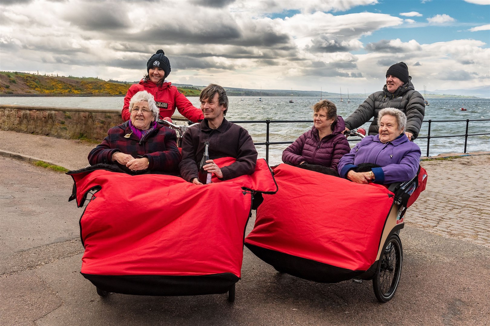 Jean Young, Ian Rankin, Shirley Matheson and June Shepherd are given a ride by cycle pilots Fiona Grist and Ian Mitchell.
