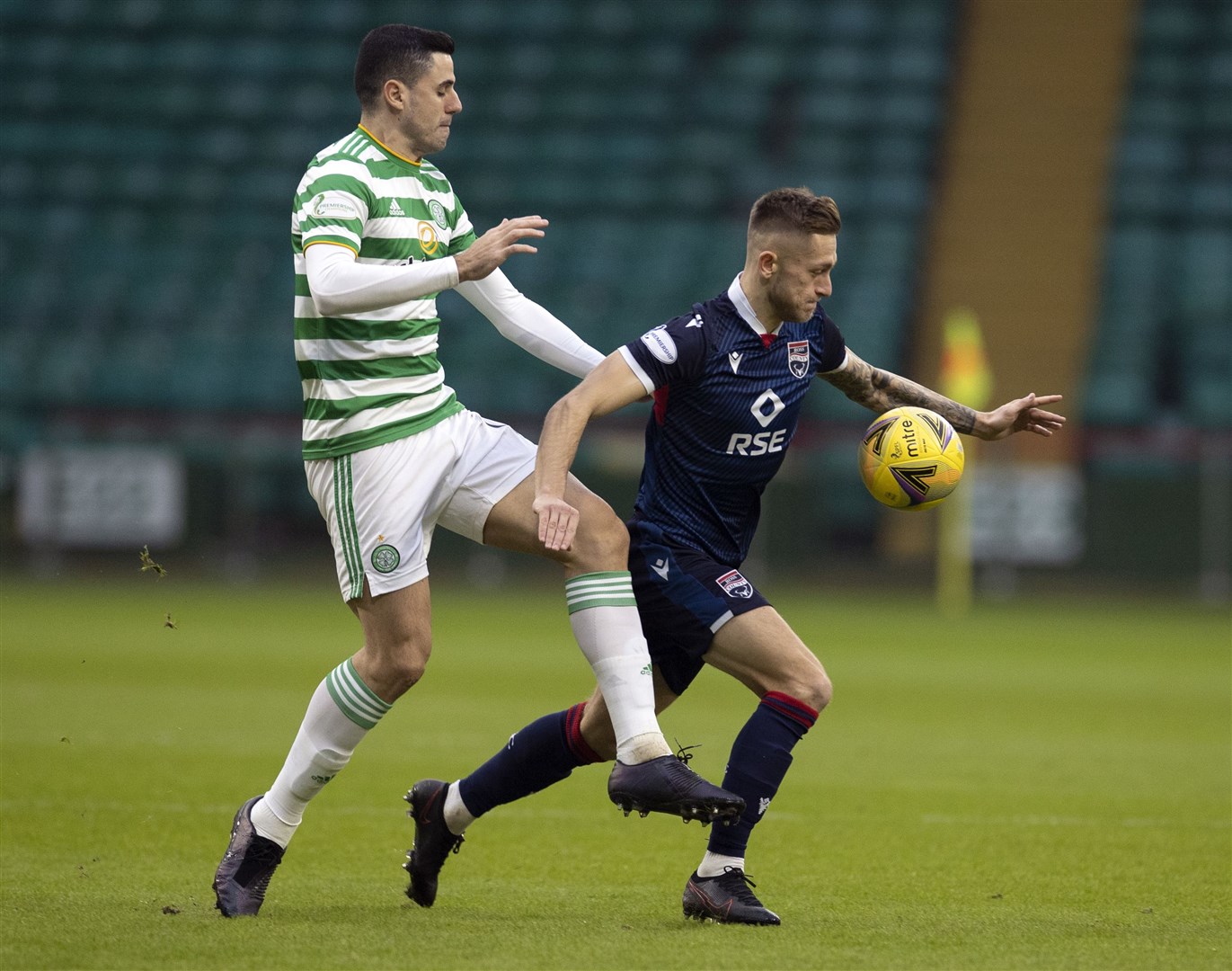 Picture - Ken Macpherson, Inverness. Scottish League Cup 2nd Round. Celtic(0) v Ross County(2). 29.11.20. Ross County's Charlie Lakin gets away from Celtic’s Tom Rogic.