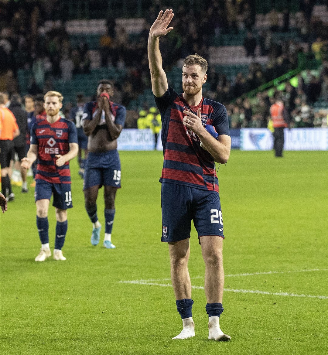 Picture - Ken Macpherson. Celtic(2) v Ross County(1) 12.11.22. Ross County's Jordan White applauds fans at the end.