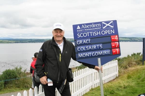 Ross-shire golfer Arthur MacArthur was amongst lucky local volunteers getting in on the action!