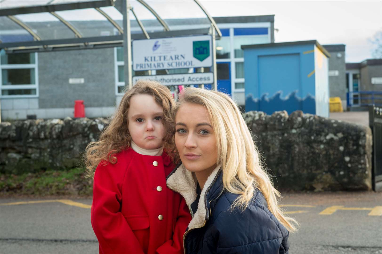 Nicole Masterton Kiltearn and her daughter Brooke outside Kiltearn Primary, Evanton...Picture: Callum Mackay. Image No..