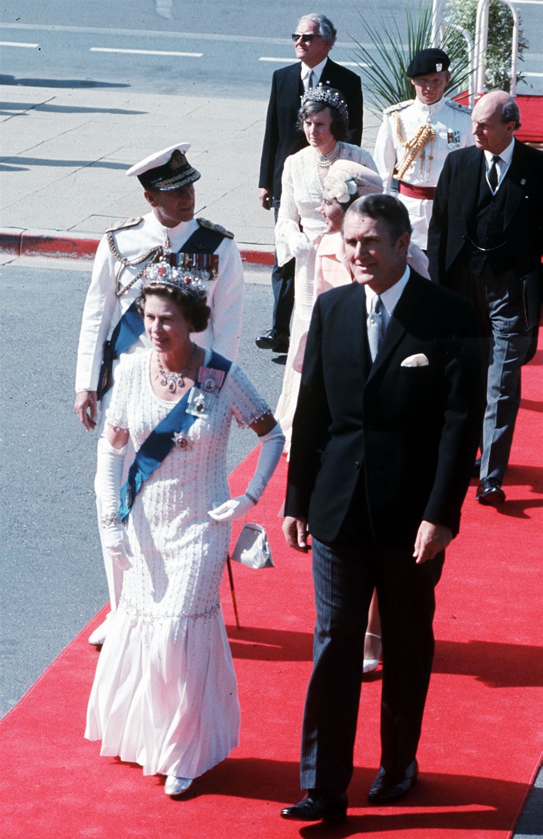 The Queen (followed by the Duke of Edinburgh), is accompanied by then-Australian prime minister Malcolm Fraser during her Silver Jubilee visit to Australia (Ron Bell/PA)