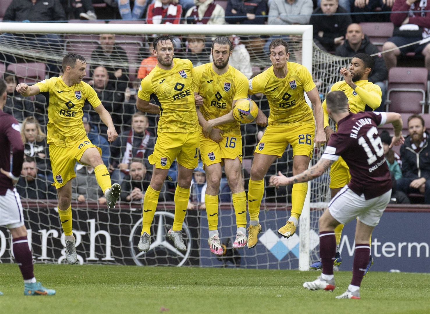 Picture - Ken Macpherson. Hearts(0) v Ross County(0). 30.04.22. The perfect Ross County wall blocks this free-kick from Hearts' Andrew Halliday.