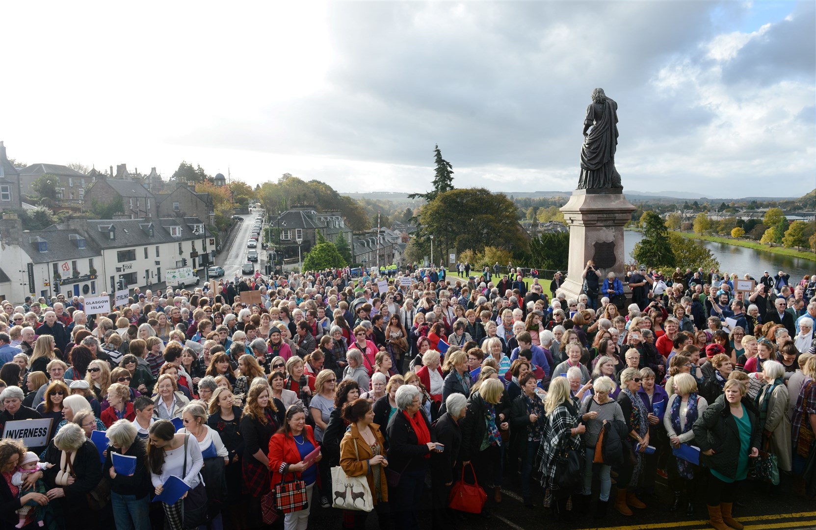 The crowds in front of Inverness Castle. The massed choirs of the Royal National Mod 2014 provided a wonderful finale to the renowned Gaelic music event. Picture: Alison White. Image No.027174.