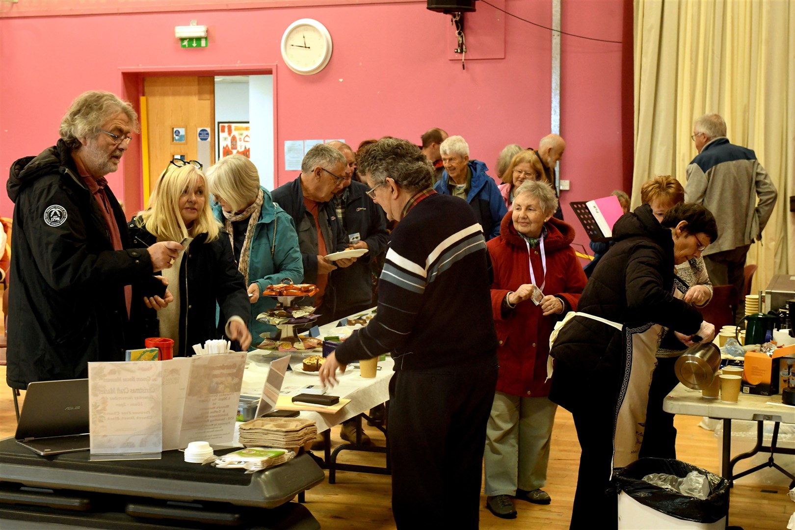 People queuing for food and tea. Picture: James Mackenzie.