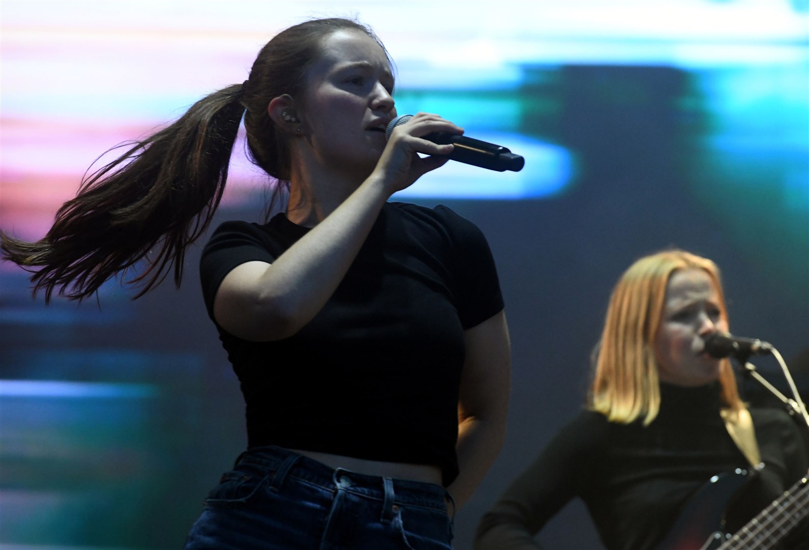 Sigrid's constantly singing ponytail with its own rhyhm! on stage. Picture: James Mackenzie