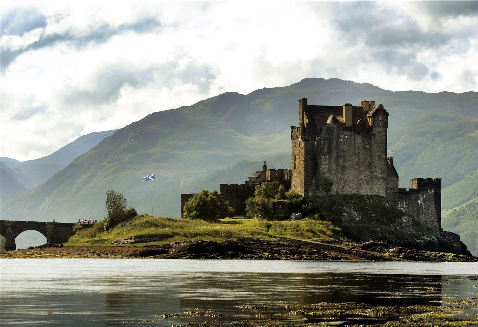 World famous landmark Eilean Donan Castle closes doors to visitors amid ...