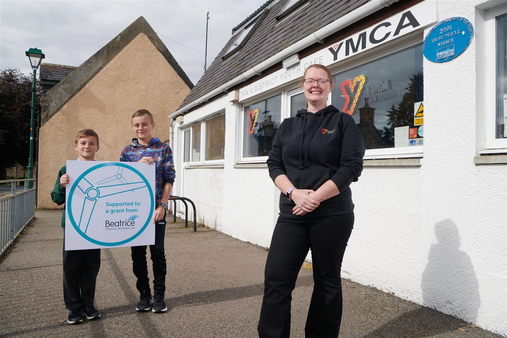 Tain Youth Café’s Children and Families Development Worker Karen Begg pictured with Youth Café members Finlay and Benjamin. Beatrice Partnership Fund is providing three years’ funding to support the Café’s youth outreach programme.