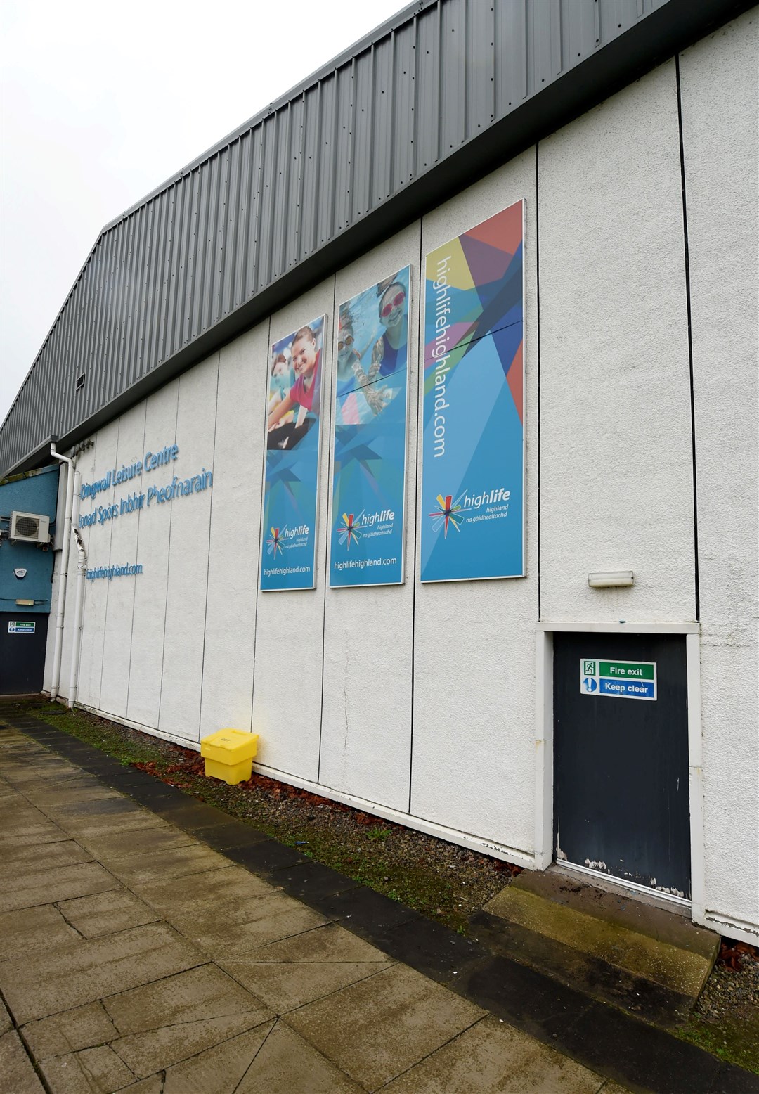 Dingwall Leisure Centre hosts a gym and swimming pool.