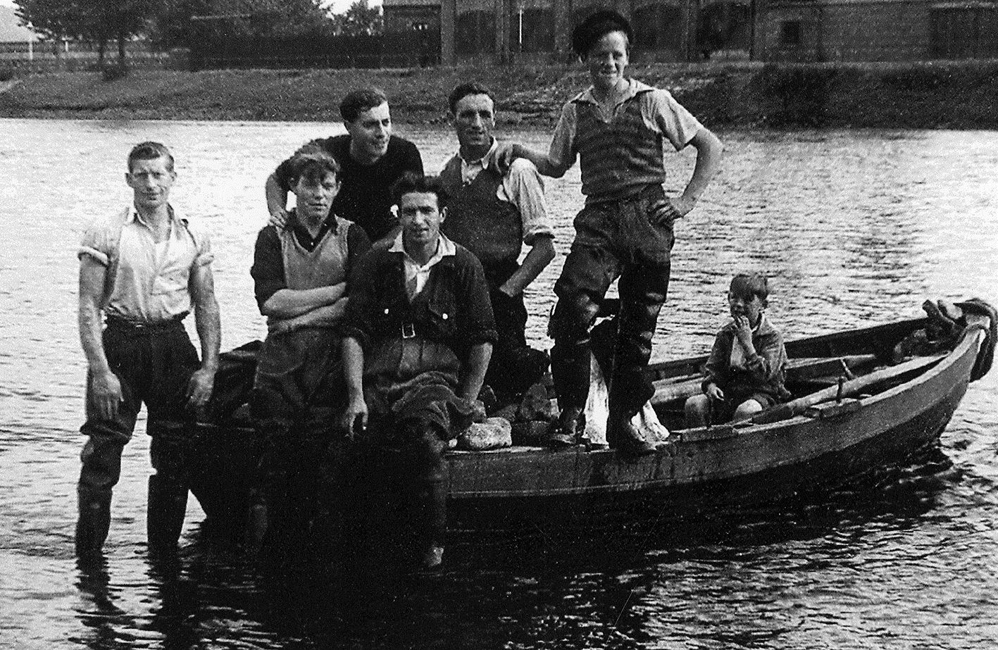 Salmon netsmen at Friars Shott, in the 1950s.