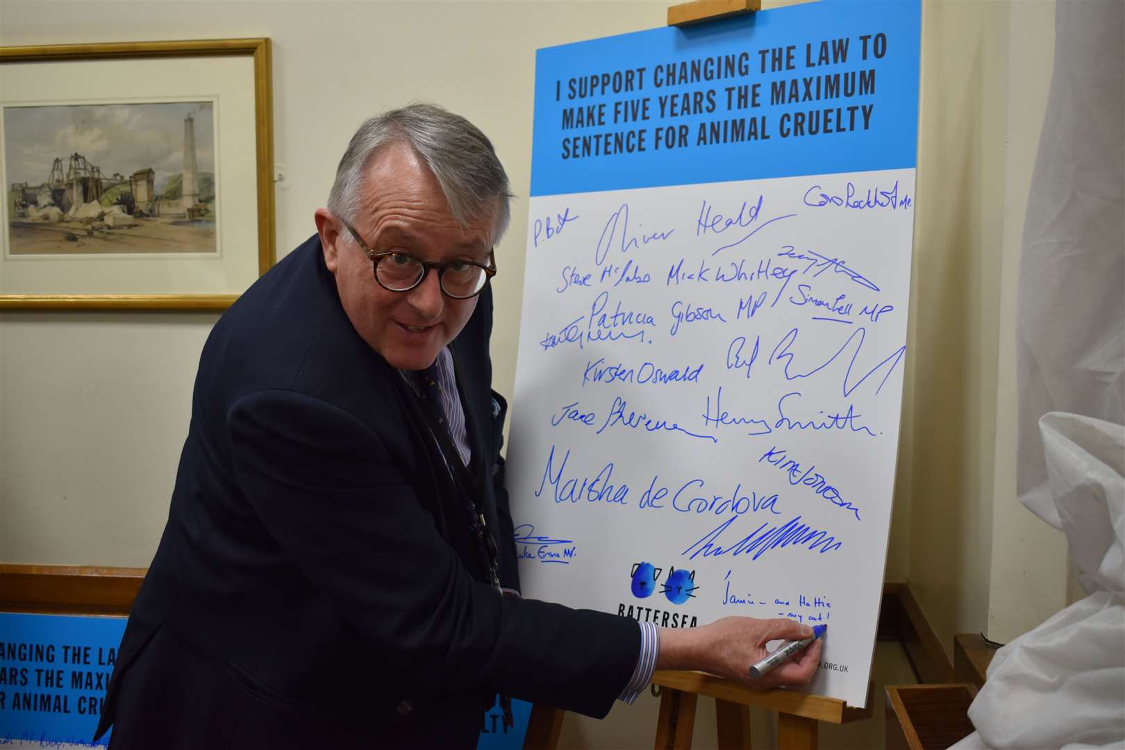 Jamie Stone MP signs the petition.
