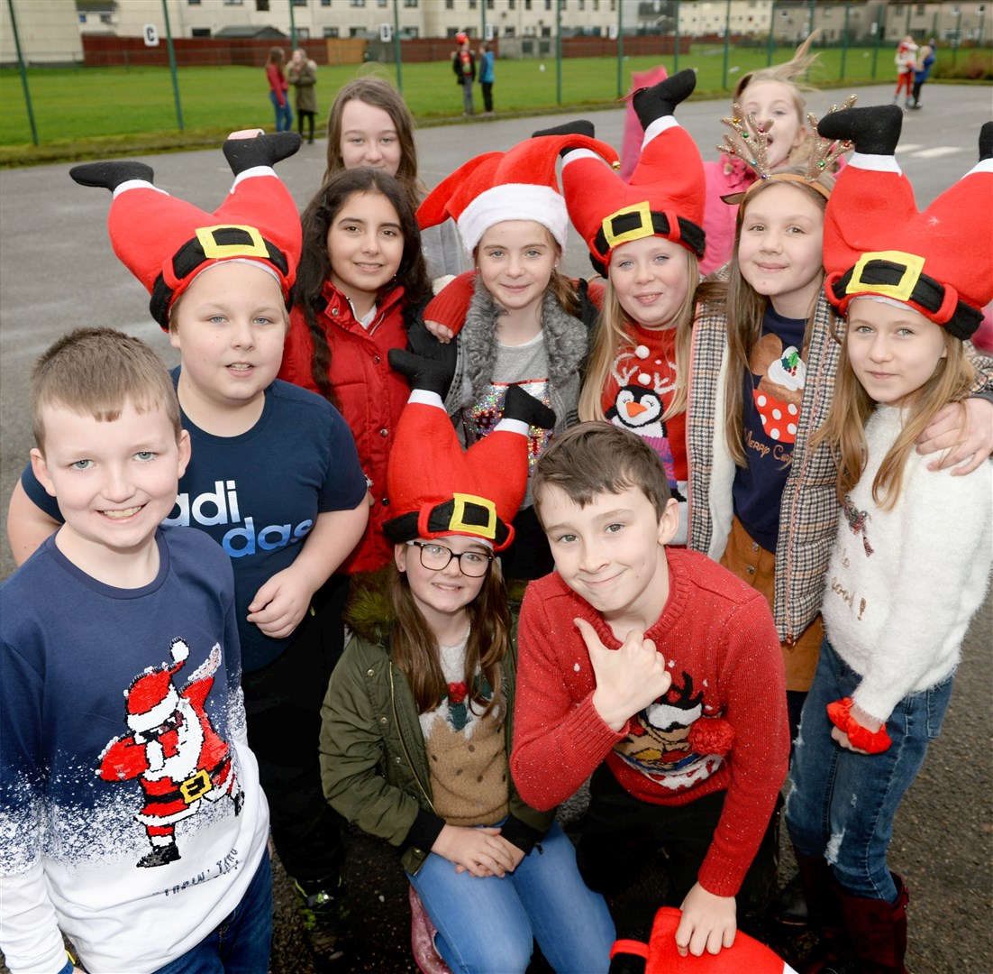 South Lodge Primary Christmas jumper day..P6 pupils posing for a photo in the playground on their lunch break..Picture: James MacKenzie..