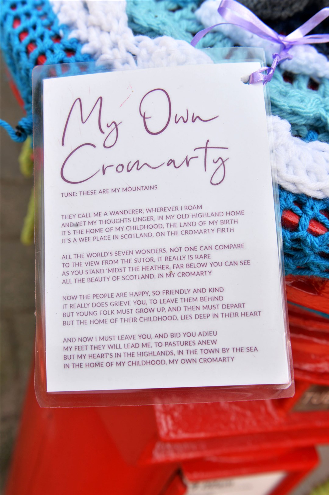 The yarn bomber also left a love letter to Cromarty.