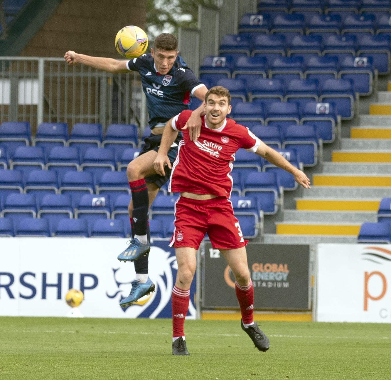 Picture - Ken Macpherson, Inverness. Ross County(0) v Aberdeen(3). 27.09.20. Ross County's Ross Stewart climbs above Aberdeen's Tommy Hoban to head for goal.
