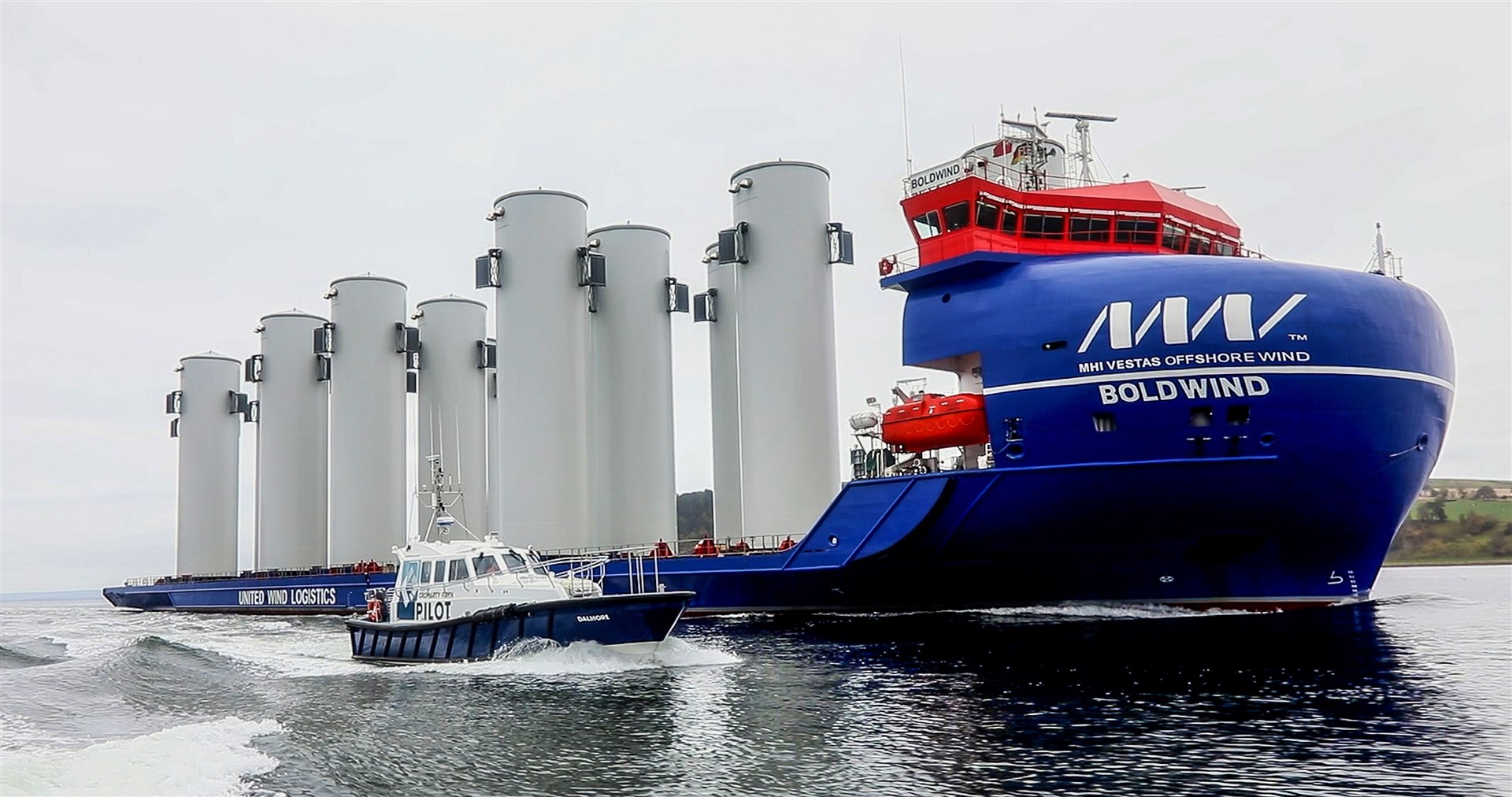 The MHI Boldwind brings Moray East wind farm turbine components to the Moray Firth.