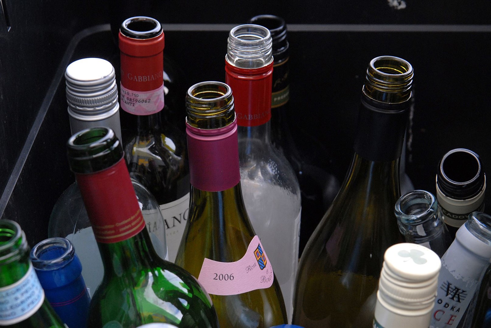 People no longer need to separate glass according to colour for recycling.