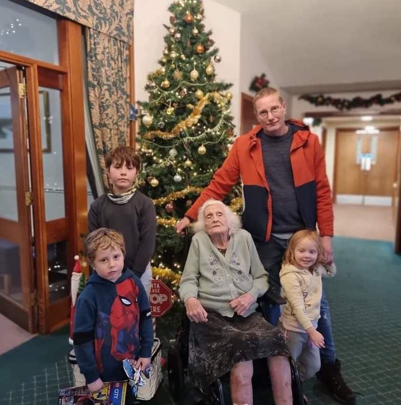 Philippa Campbell at the care home in Thurso before Christmas, with son Ian and her grandchildren. The family says she was supposed to return to Ullapool within weeks but has now been left in limbo.