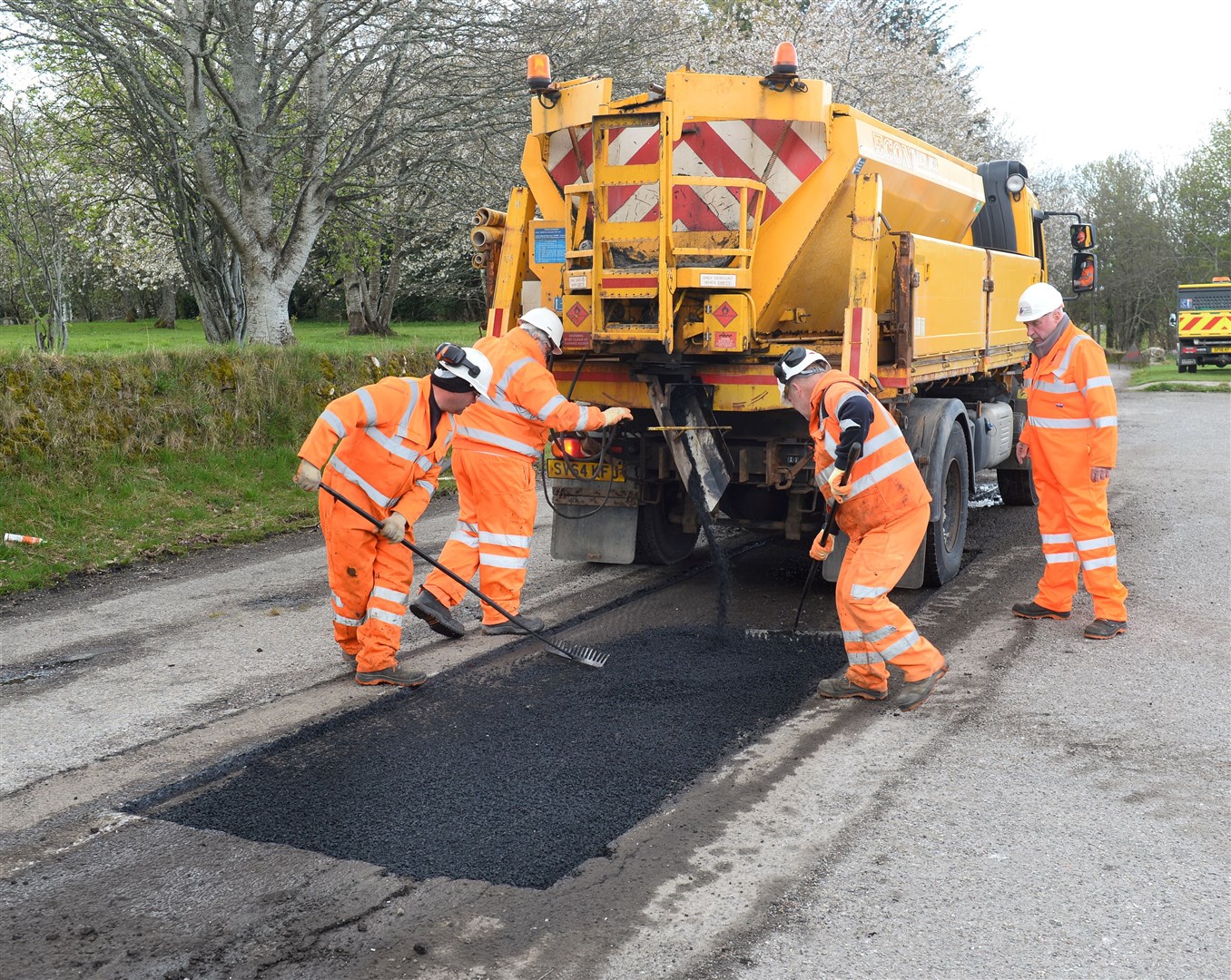 JCB's brand-new PotholePro arrives in the Highlands for Highland Council to see demonstration..Highway Maintenance team fill in the area..Picture: Gary Anthony..