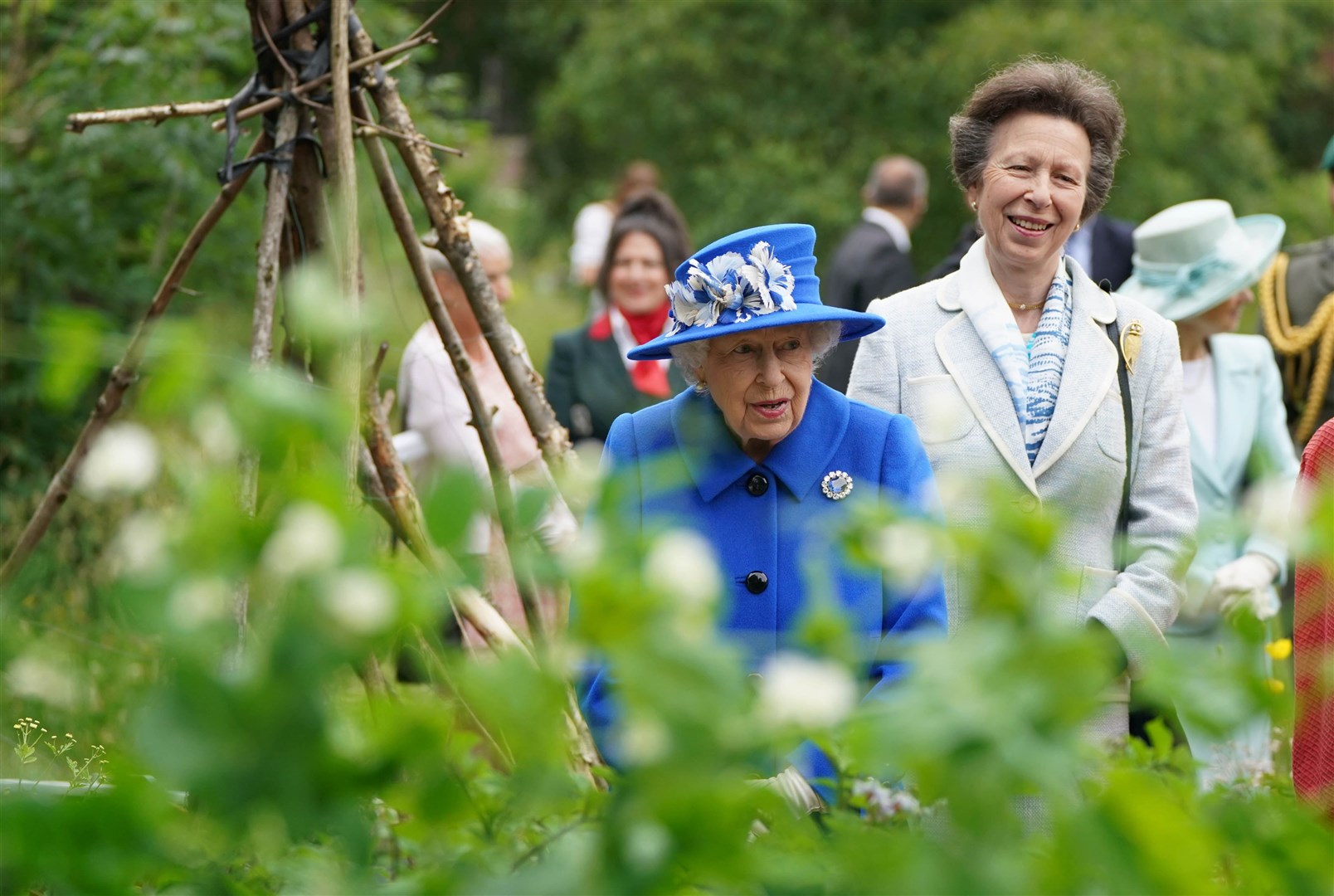 The Queen and the Princess Royal during a visit to a community project in Glasgow during Holyrood Week in 2021 (Andrew Milligan/PA)