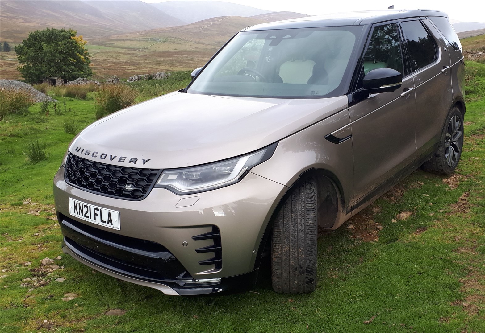 Motoring correspondent Alan Douglas puts a Land Rover Discovery SE R-Dynamic through its muddy paces