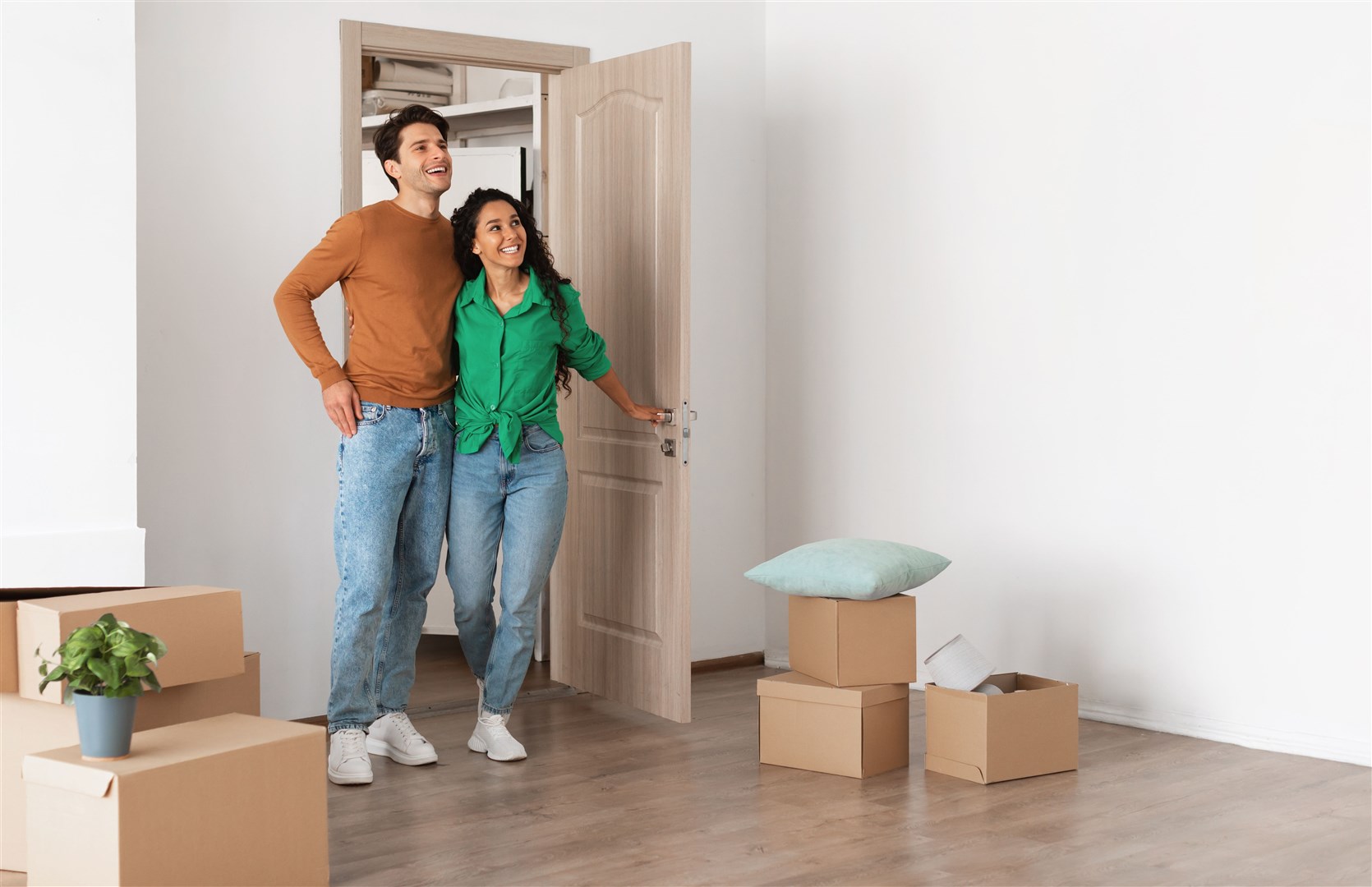 Selling a nice empty space might be easier than the rather well-lived in look...